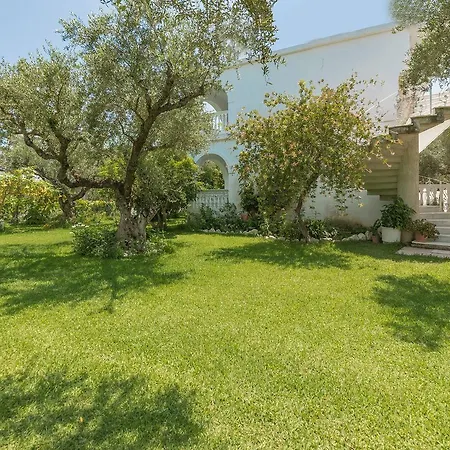 Ruassi Aparthotel Amoudi